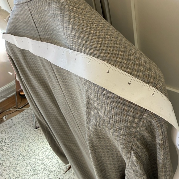 Brioni Light Gray/Beige Checkered Jacket. Bottom holes made from leather. - Picture 7 of 9